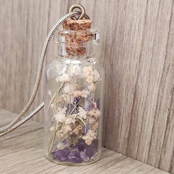 Dried flower & crystal bottle necklaces - Picture 4 of 10